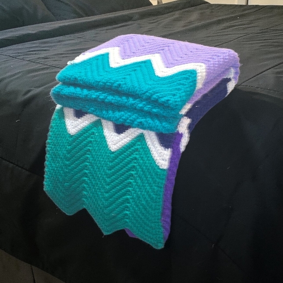 Handmade Afghan With Chevron Pattern - Picture 4 of 6